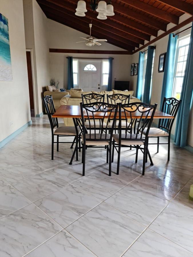 Breezy Apts Saint Philip Εξωτερικό φωτογραφία