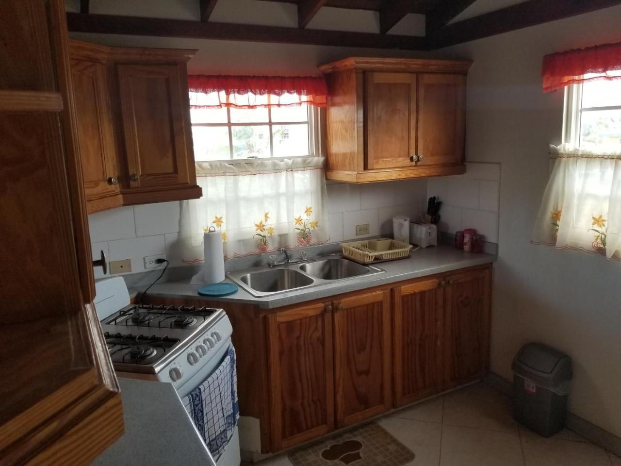 Breezy Apts Saint Philip Εξωτερικό φωτογραφία